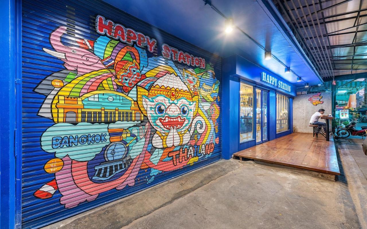 Happy Station Bangkok Hostel Exterior photo